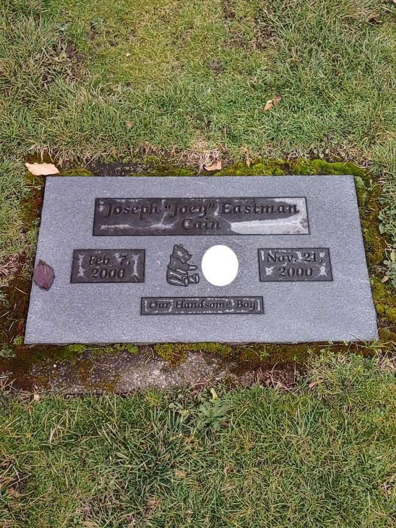 Joseph "Joey" Eastman Cain's grave. Photo 1