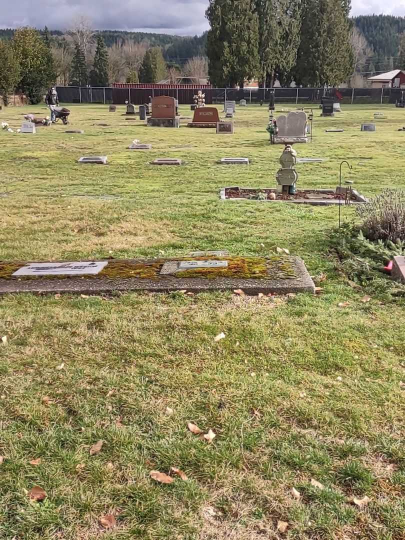 Lillian Marie Berentson's grave. Photo 3