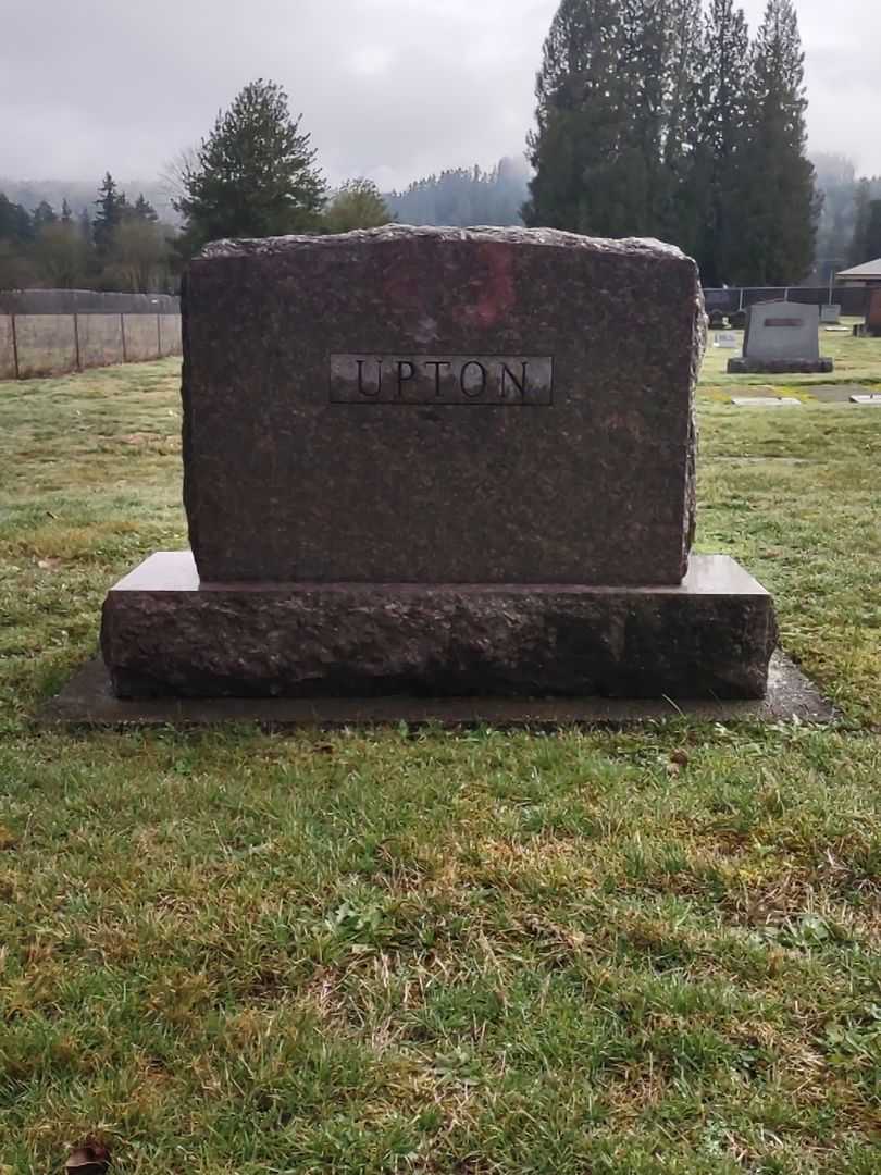 Zachary Arlynn Upton's grave. Photo 3