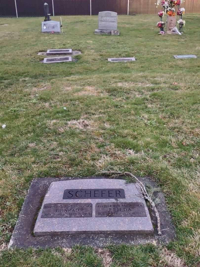Conrad Schefer's grave. Photo 2