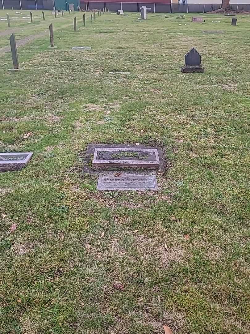 Robert Entwistle's grave. Photo 1