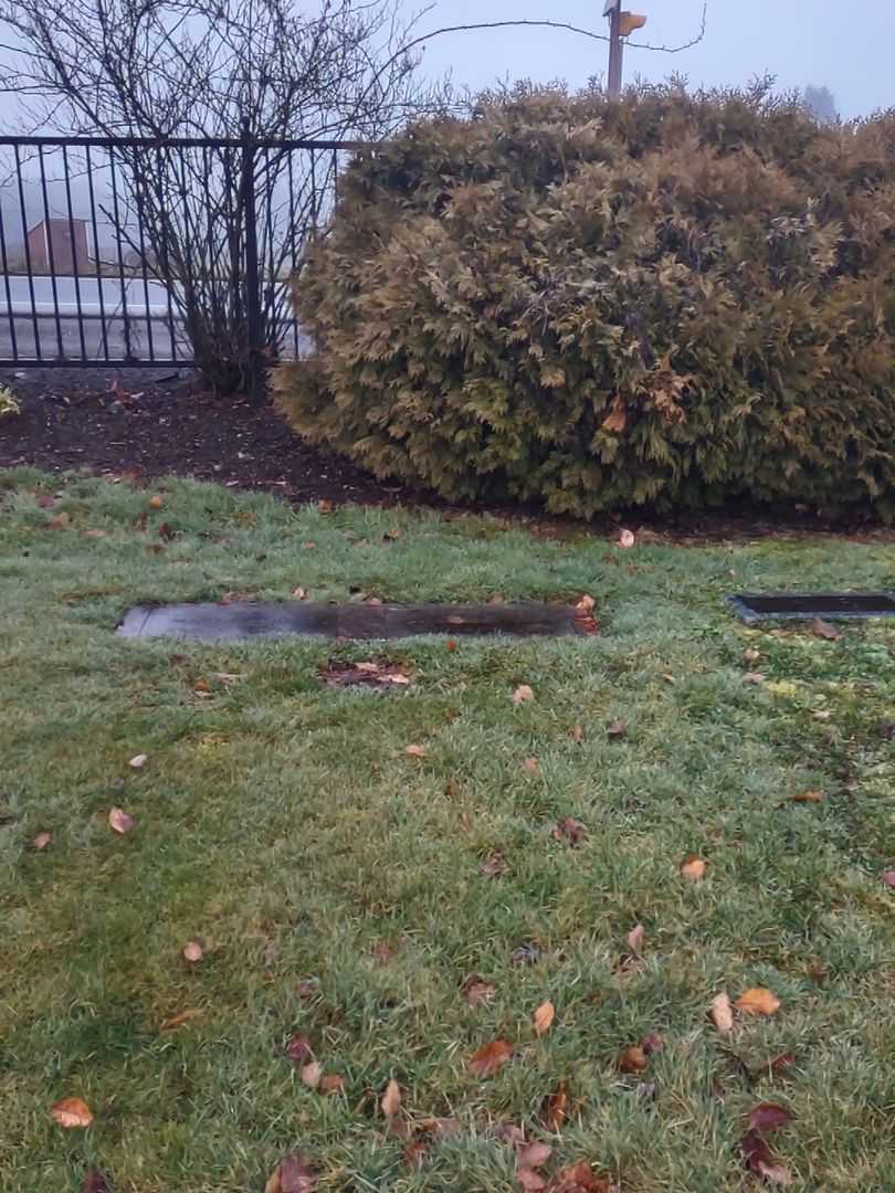 Sandra L. Oltmann's grave. Photo 2