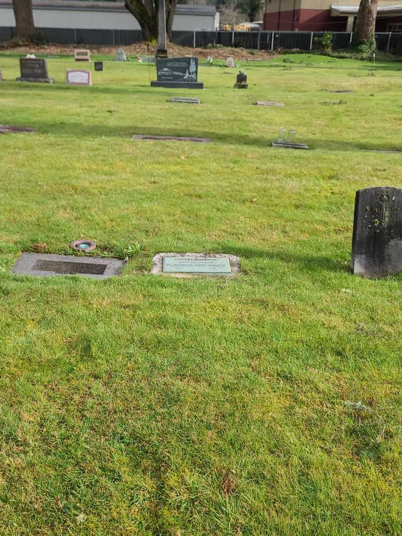 Florence Guy Engle's grave. Photo 1