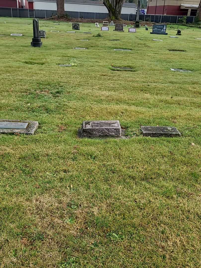 Ashley Gorden West's grave. Photo 1