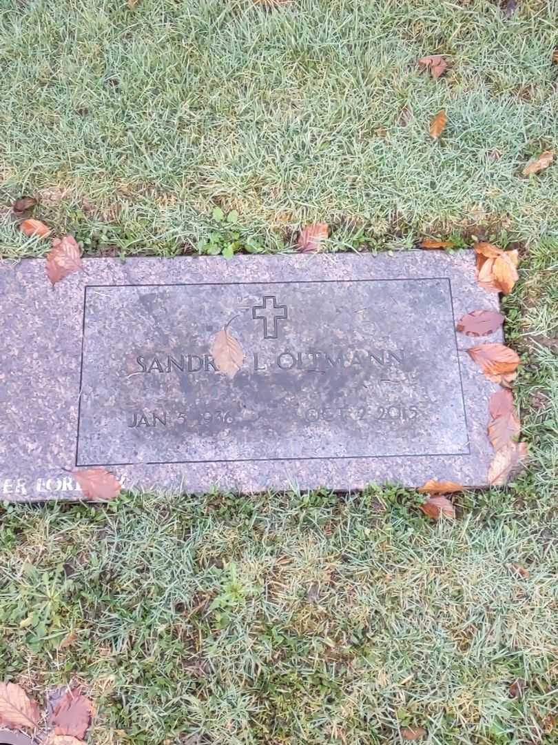 Warren H. Oltmann's grave. Photo 2