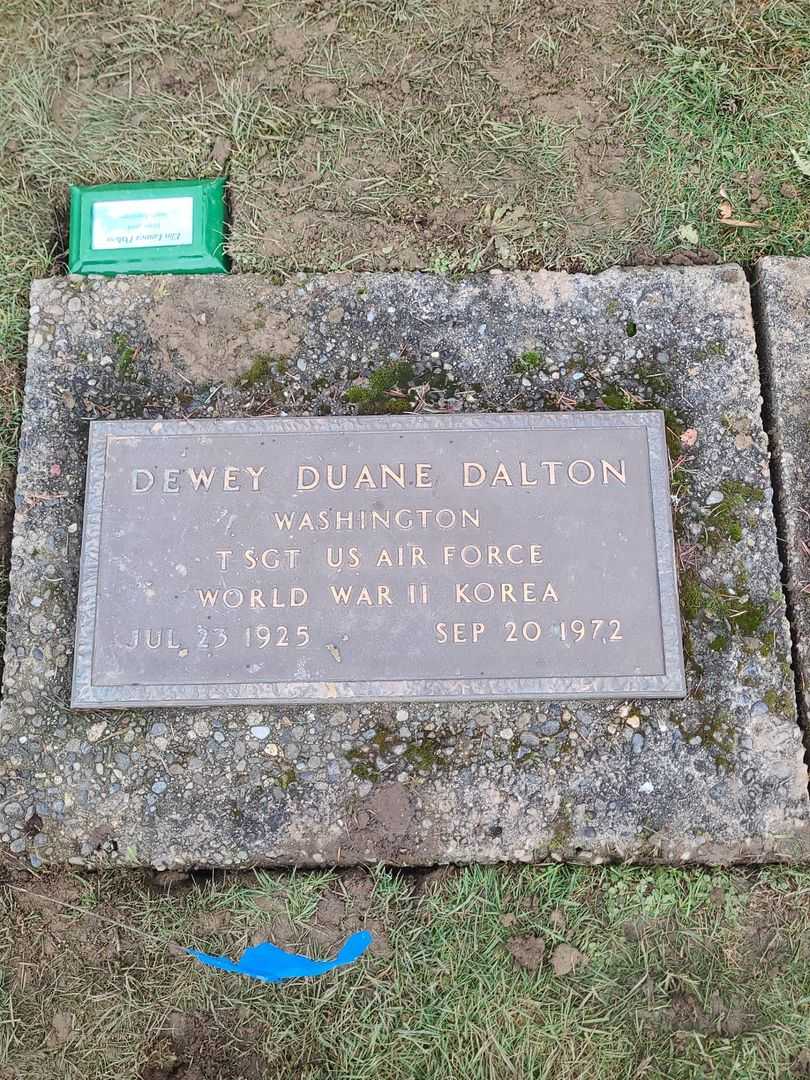 Dewey Duane Dalton's grave. Photo 2