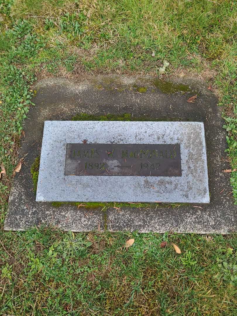 James W. MacDonald's grave. Photo 2