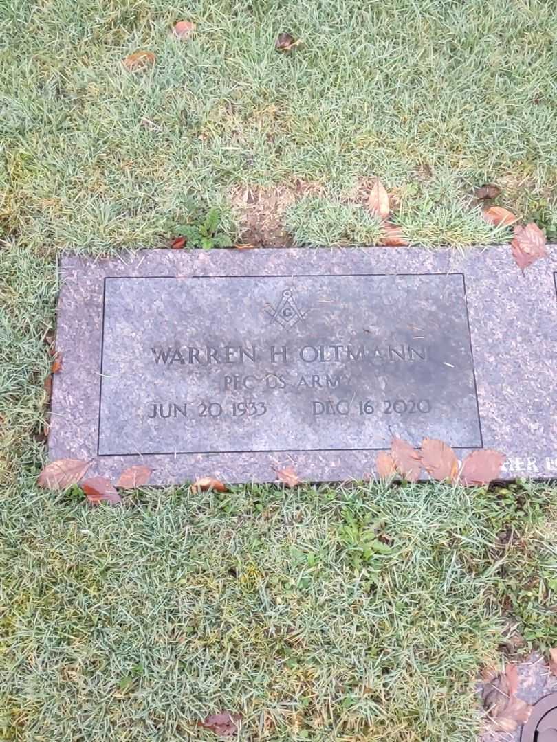 Warren H. Oltmann's grave. Photo 4