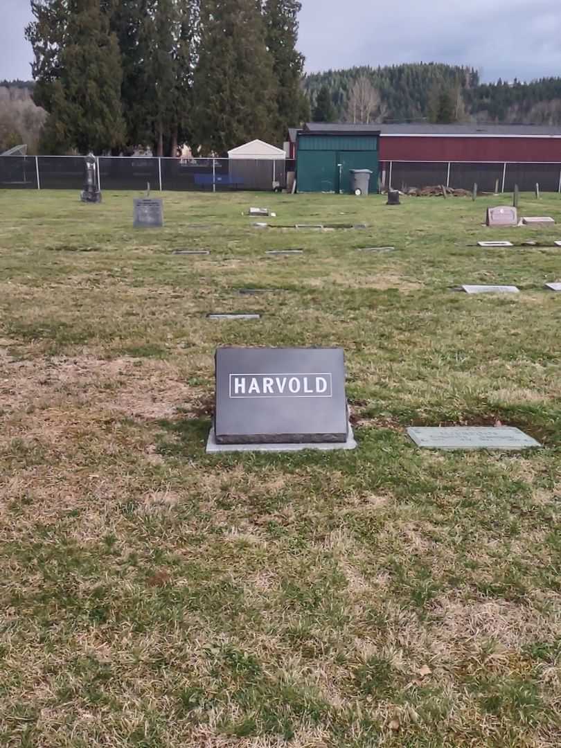 Herman I. Harvold's grave. Photo 1