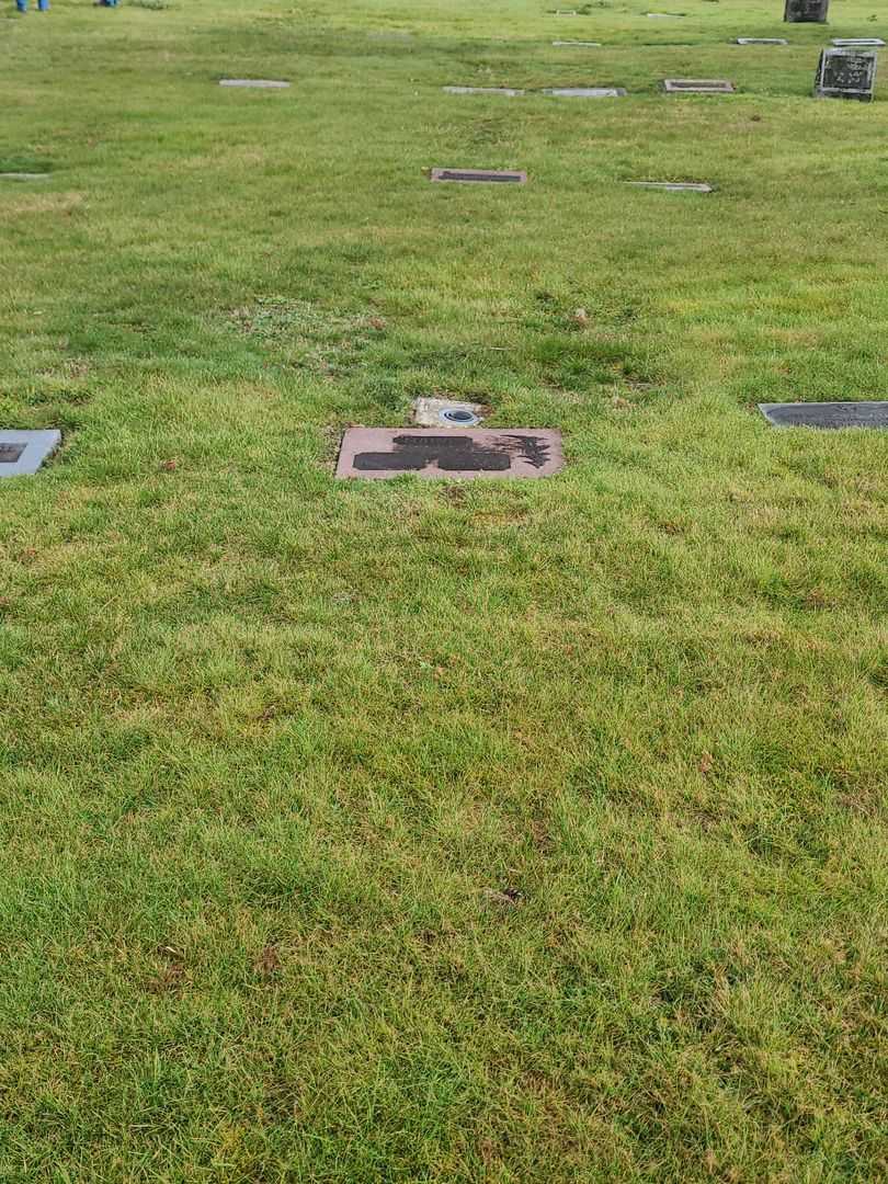 Josephine McElhoe Nairn's grave. Photo 1