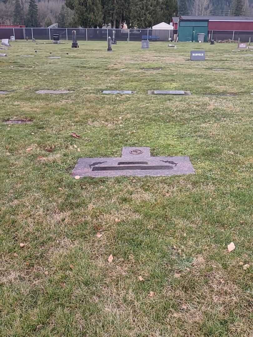 Harold R. Davis's grave. Photo 2