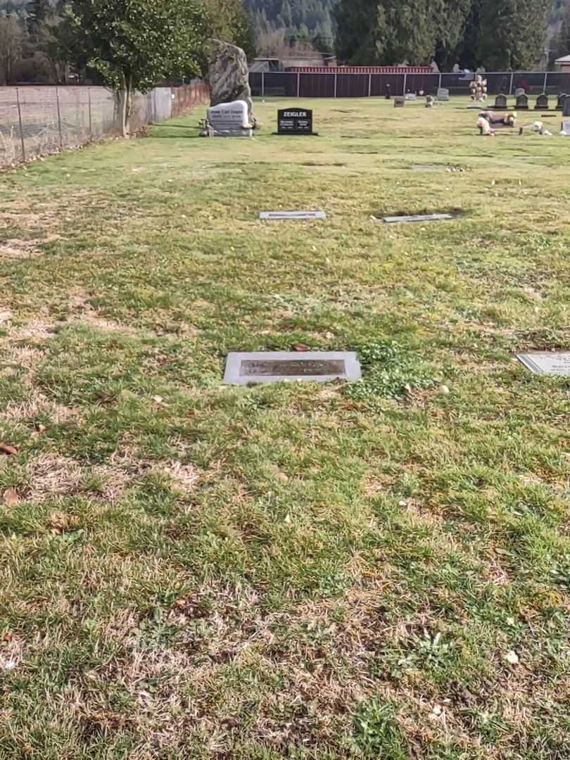 Mary Katherine Gillette's grave. Photo 1