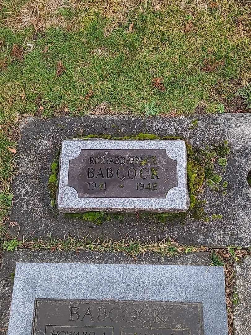 Hazel V. Babcock's grave. Photo 4