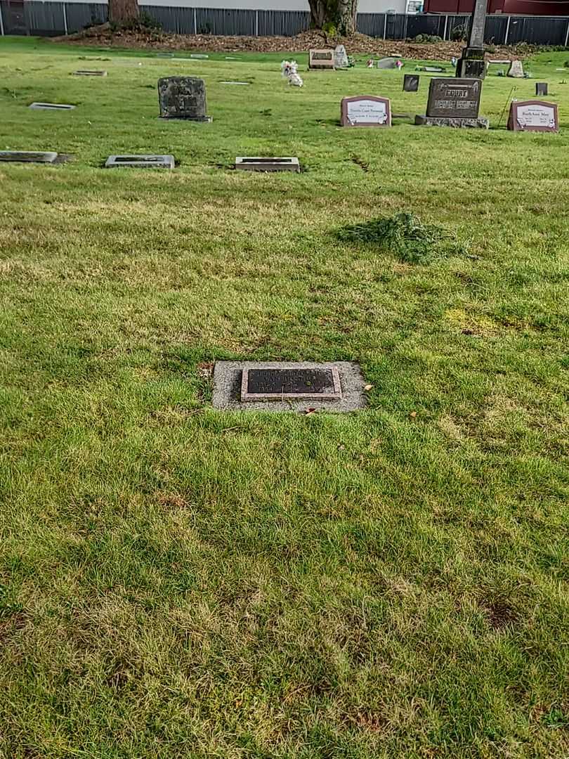 Bruce Burton Van Buskirk Third's grave. Photo 1