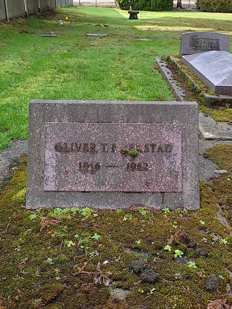 Oliver T. E. Jerstad's grave. Photo 1
