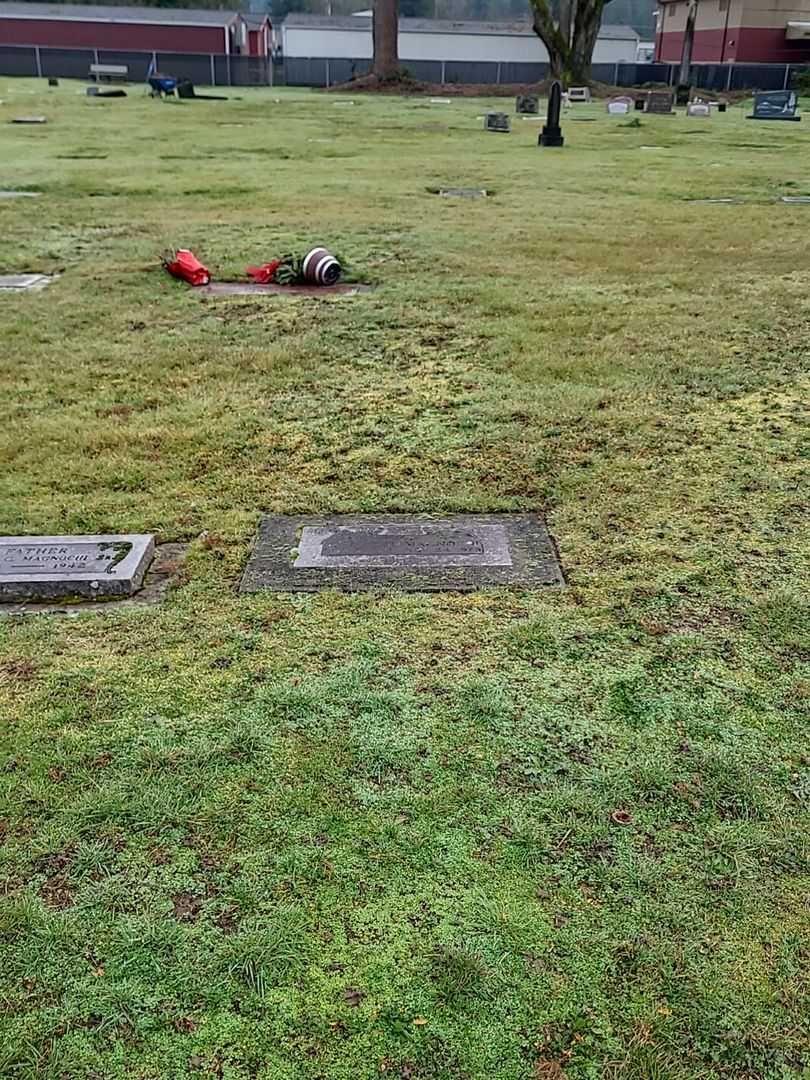 Clelia M. Magnochi's grave. Photo 2