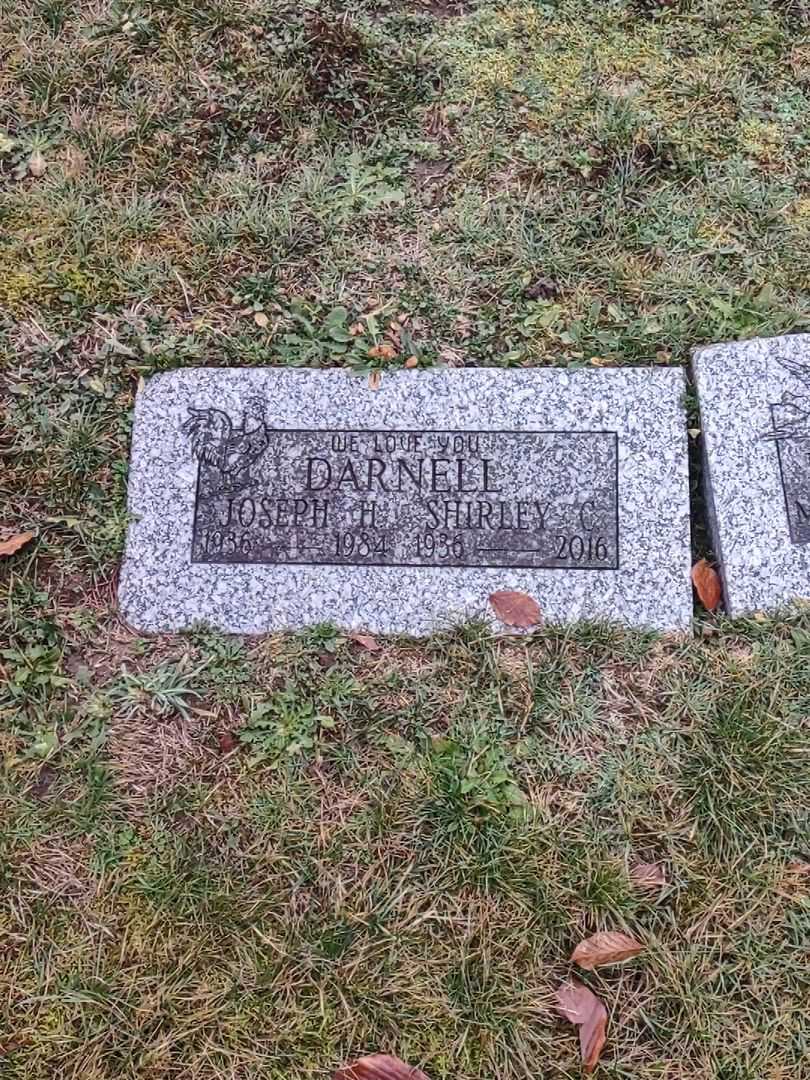 Shirley C. Darnell's grave. Photo 1