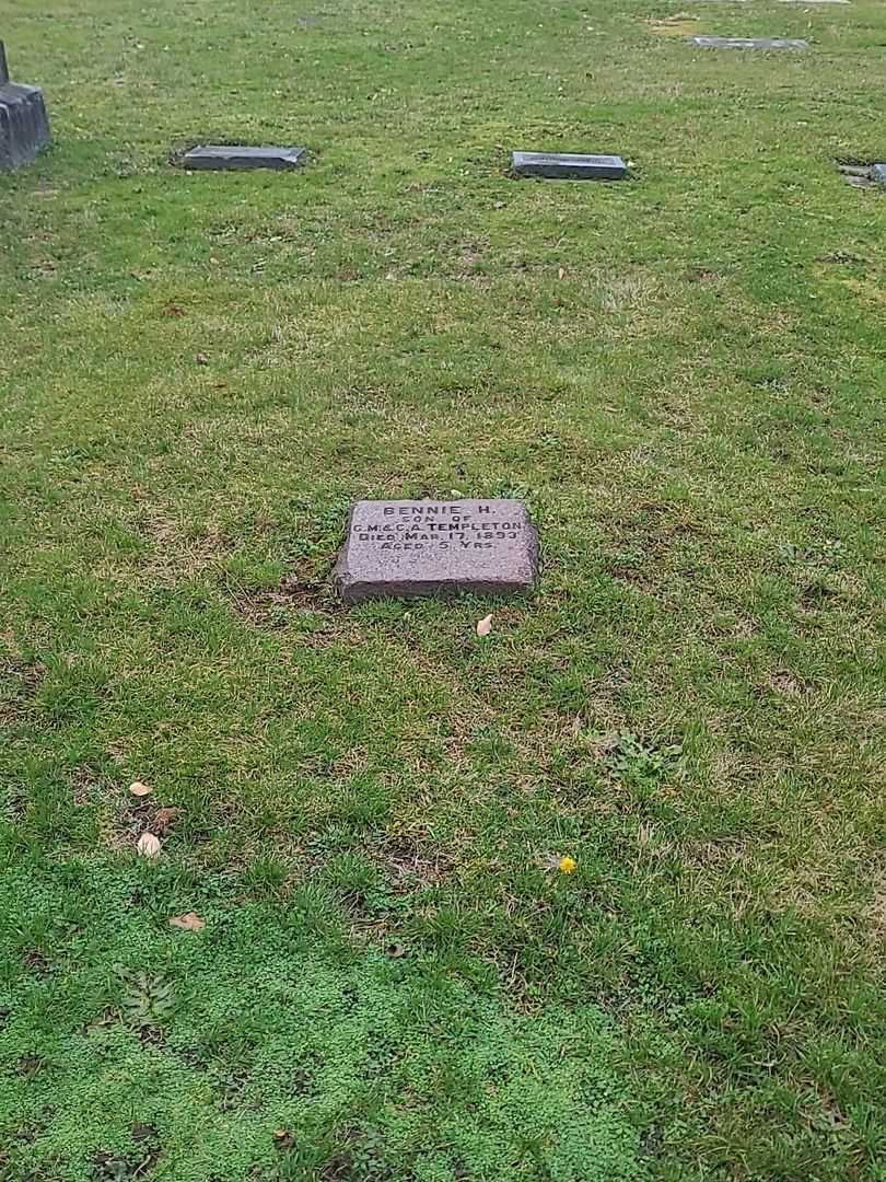 Bennie H. Templeton's grave. Photo 2