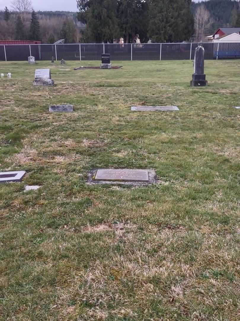 Fairlan L. Harris's grave. Photo 2