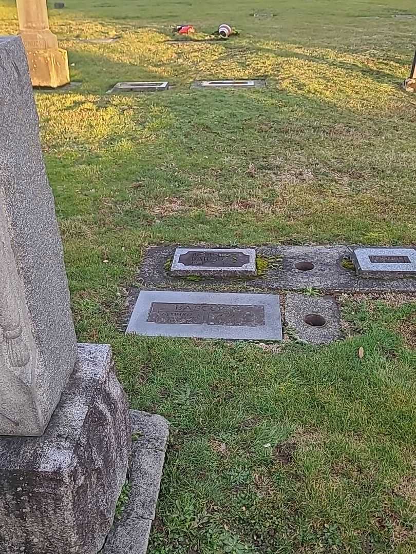 Hazel V. Babcock's grave. Photo 3