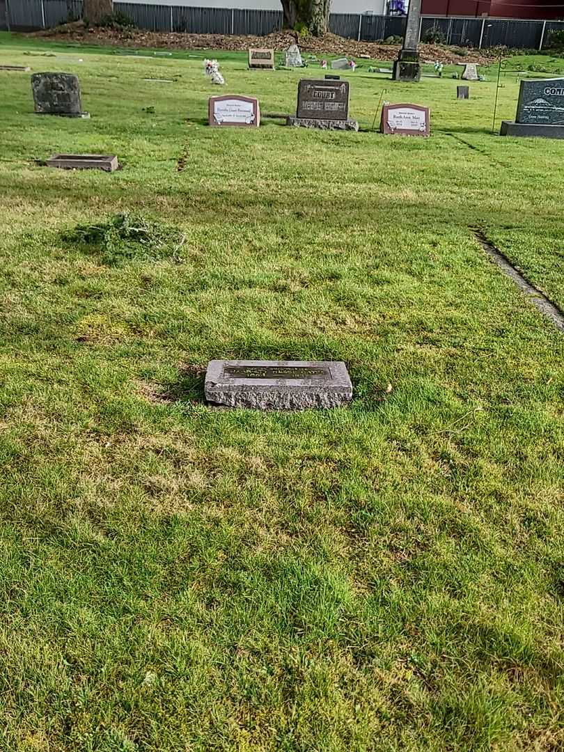 Harriett Hesse Gates's grave. Photo 2