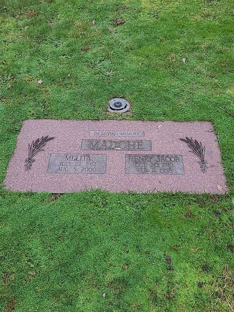 Melita Madche's grave. Photo 2