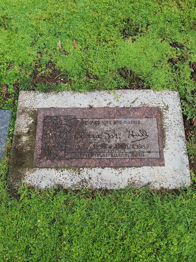 Clara M. Hull's grave. Photo 3