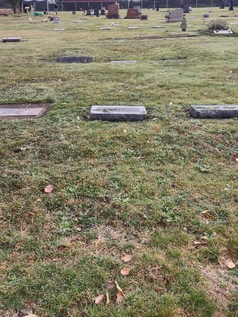 Richard Larsen's grave. Photo 2