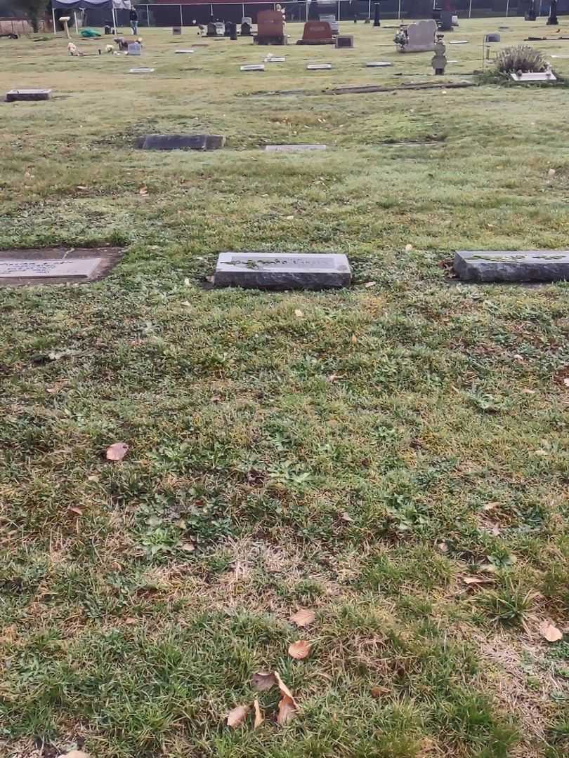 Richard Larsen's grave. Photo 1