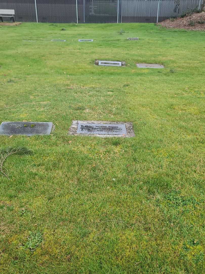 Doris A. Langlois's grave. Photo 2
