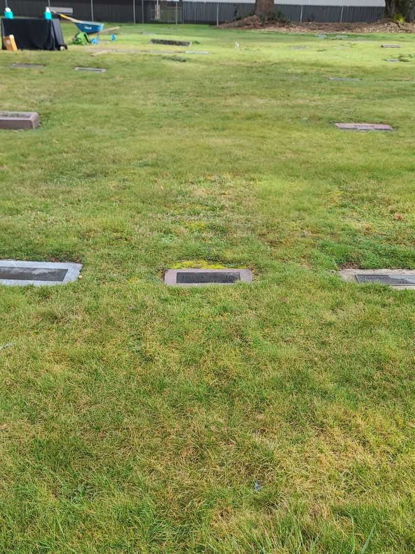 Thelma O'Malley's grave. Photo 2