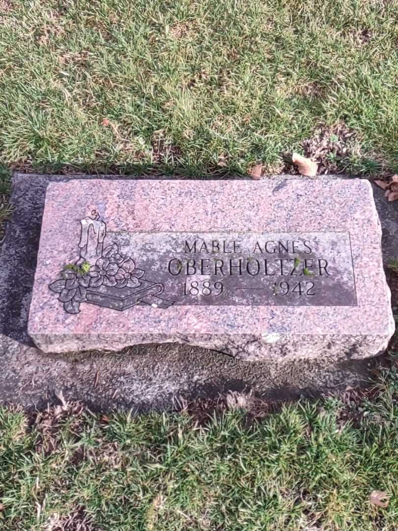 Mable Agnes Oberholtzer's grave. Photo 3