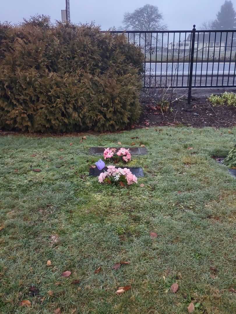 Shannon Michelle Amos's grave. Photo 2