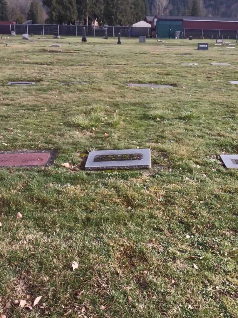 Benjamin "Ben" Mallonee's grave. Photo 1