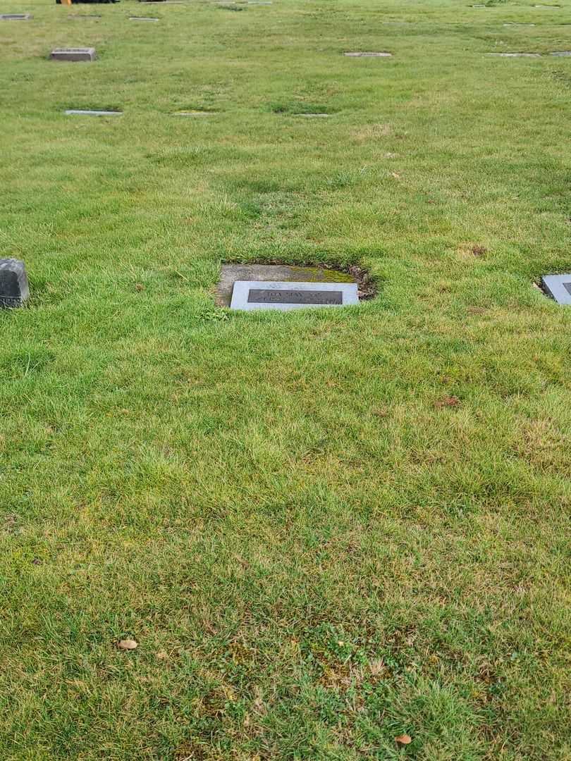 D. W. Jay's grave. Photo 2