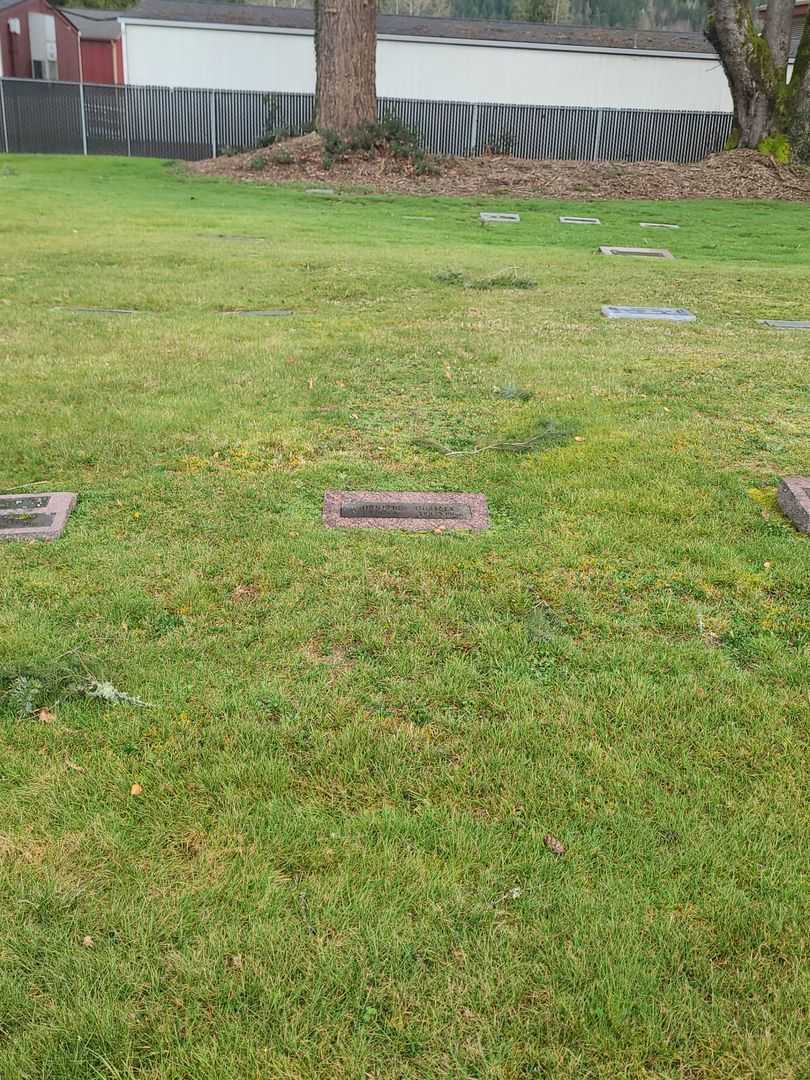 Cornelius Qualley's grave. Photo 2