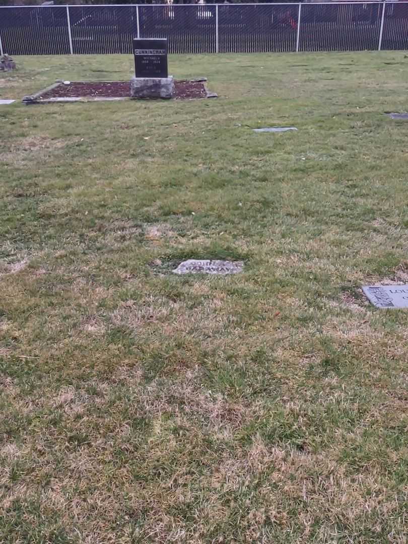 John A. Caraway Essence's grave. Photo 1