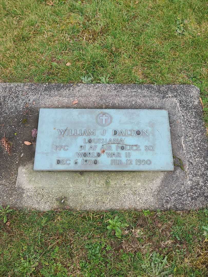 William J. Dalton's grave. Photo 1