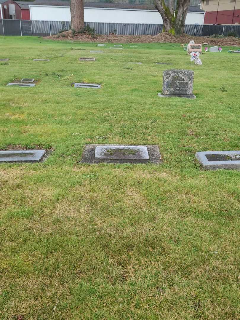 Elva M. MacDonald's grave. Photo 2
