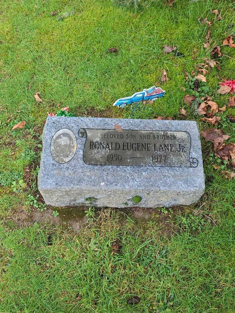 Ronald Eugene Lane Junior's grave. Photo 1