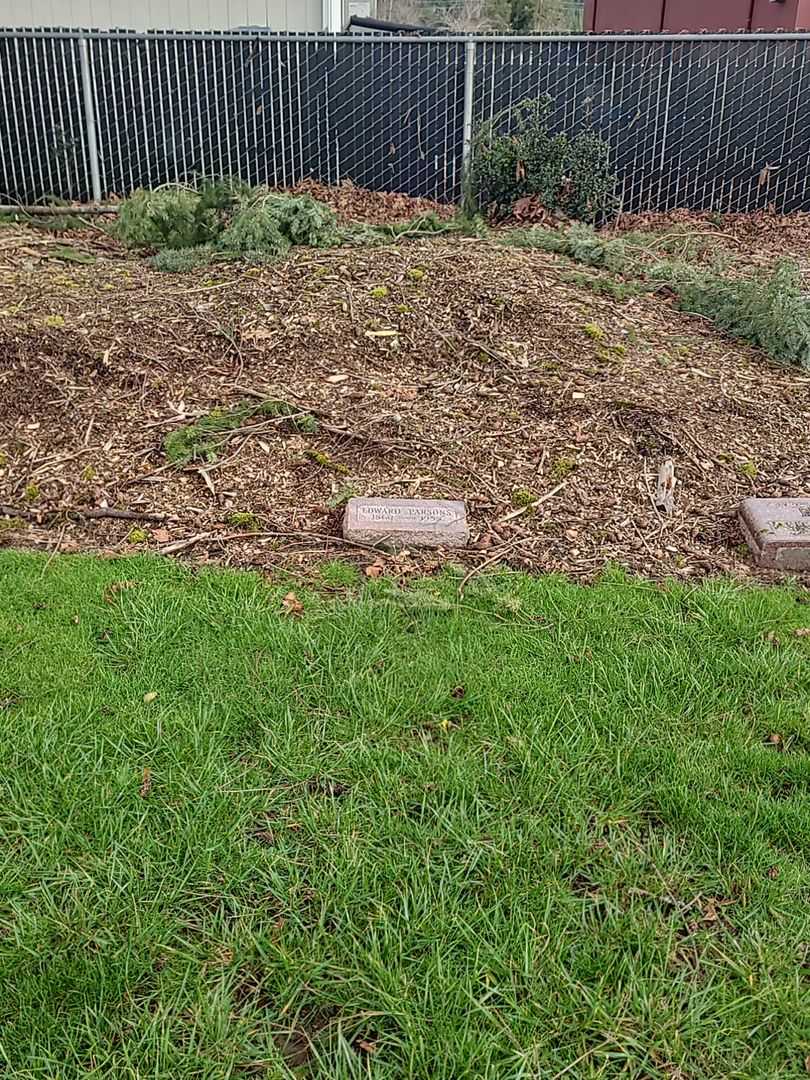 Edward Parsons's grave. Photo 1