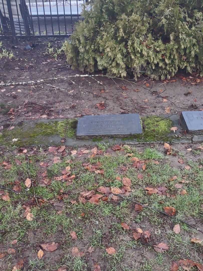 Margaret B. Bagwell's grave. Photo 1