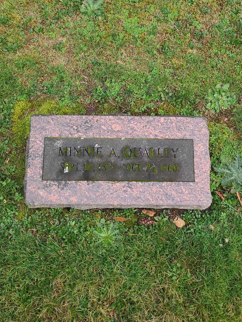 Minnie A. Qualley's grave. Photo 1