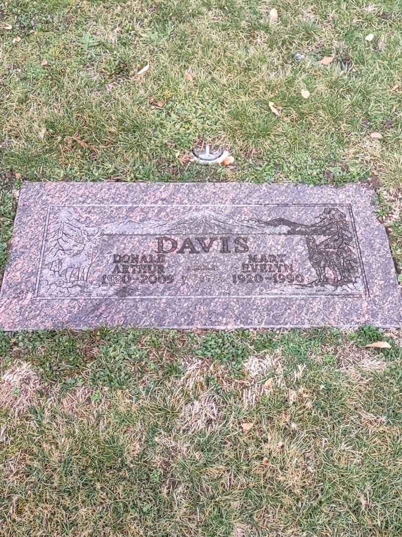 Donald Arthur Davis's grave. Photo 1