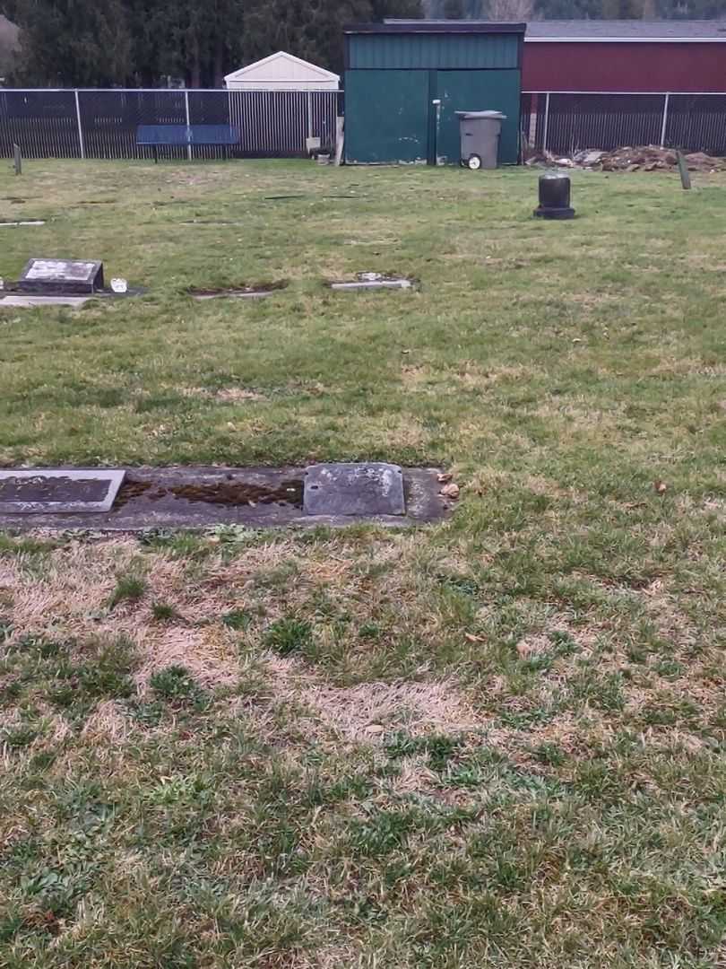 Lucia J. Hamilton's grave. Photo 2