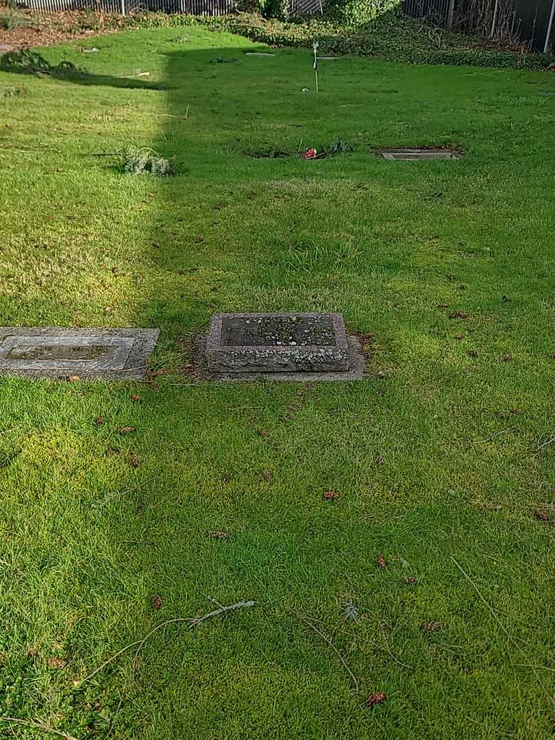 Mazie Parsons Frazier's grave. Photo 2