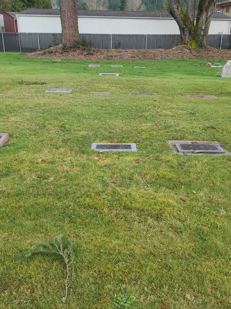 Charles J. Larson's grave. Photo 2