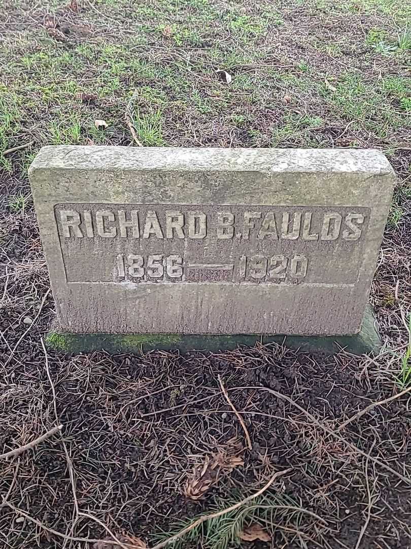 Richard B. Faulds's grave. Photo 3