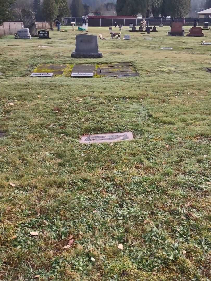 Andy N. Vodder's grave. Photo 1