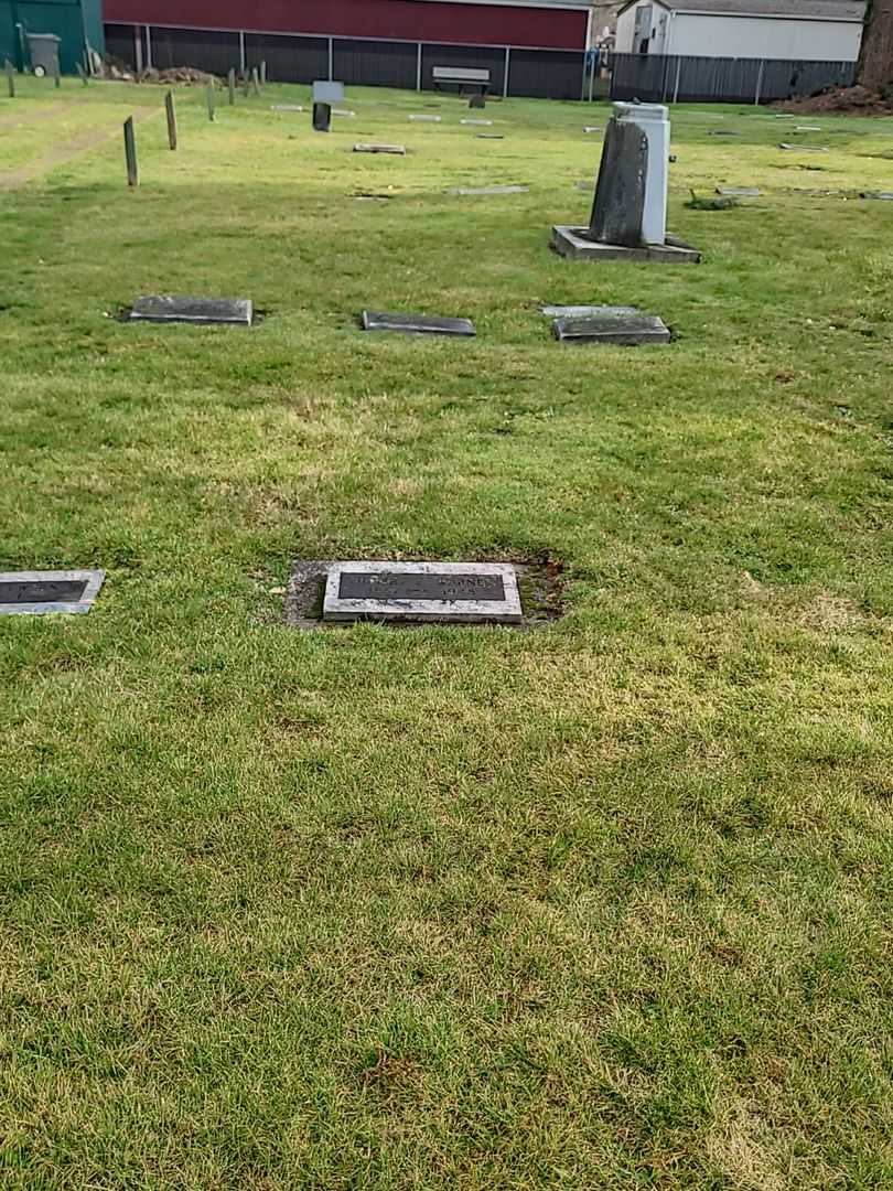 Hubert F. Warner's grave. Photo 2